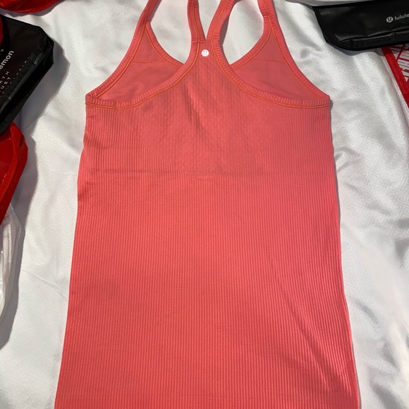 Lululemon Coral Seamless Tank. Size 8/10 - Picture 7 of 8